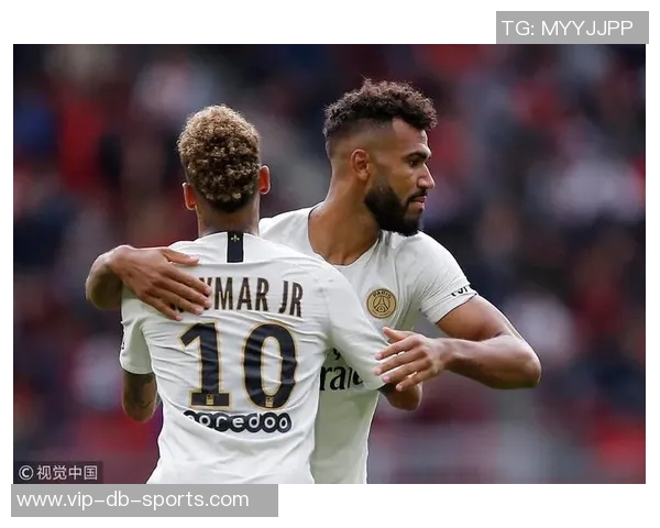 维纳尔杜姆轻松突破防线巧妙破门助球队逆转局势